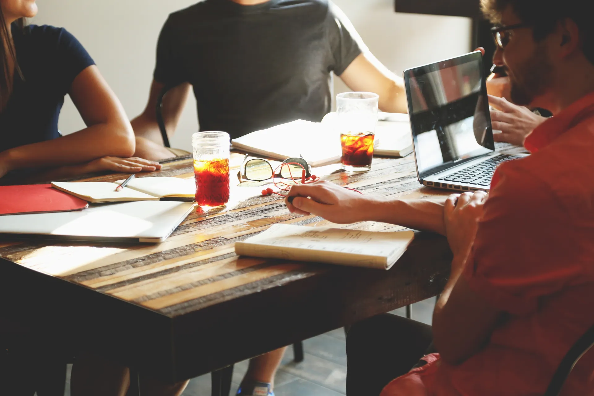 Equipo de trabajo reunido